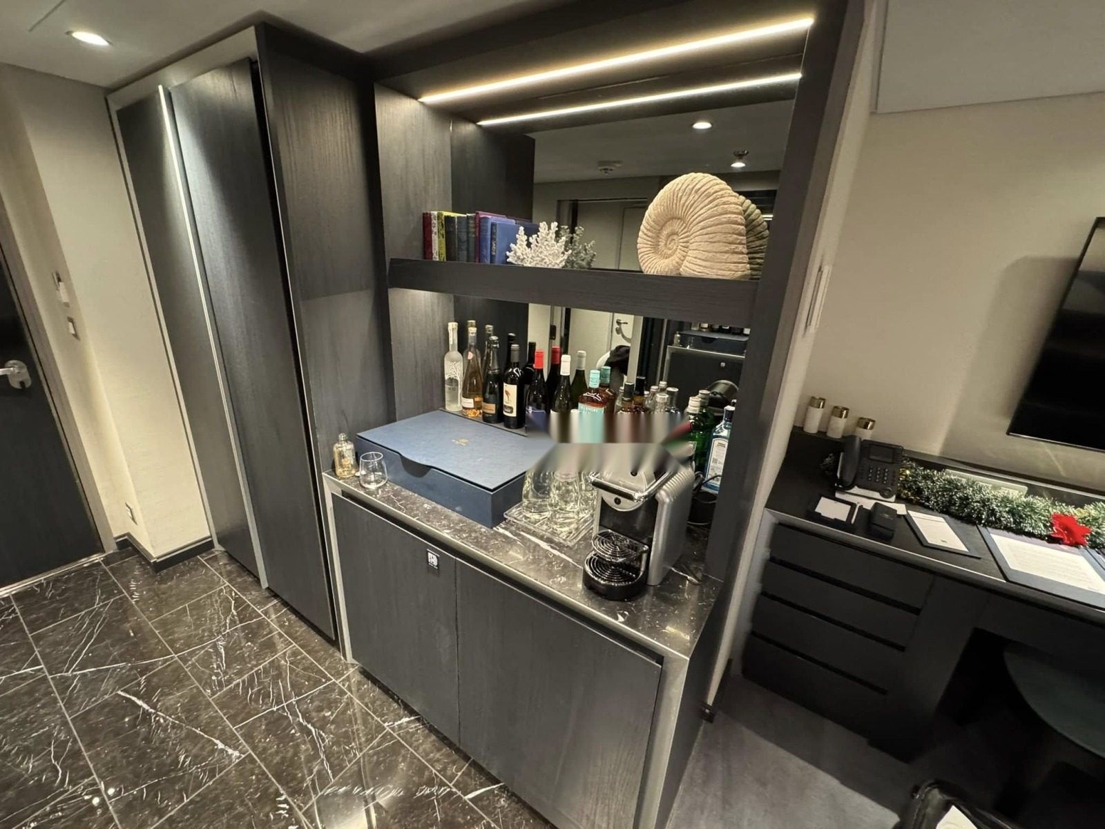 Интерьер люкса MSC Yacht Club на MSC World Europa