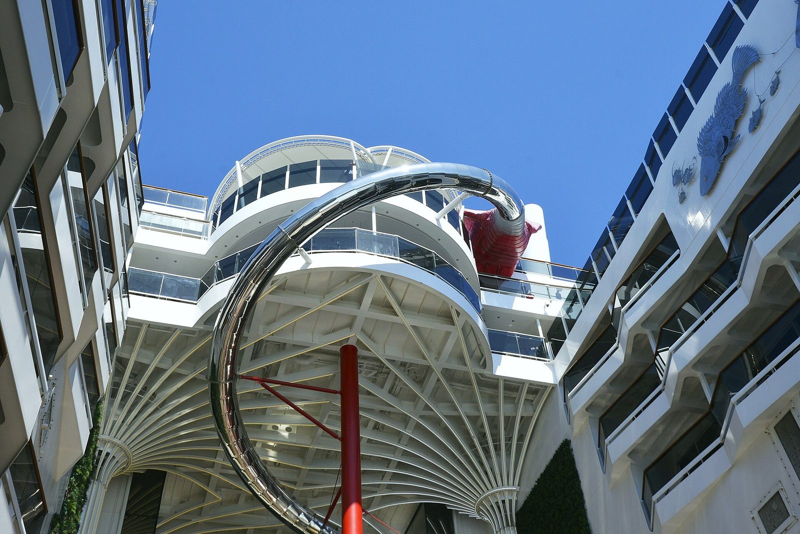 Открытый променад World Promenade на MSC World Europa